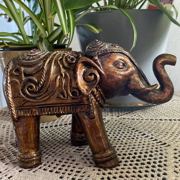 Elephant Figurine - Picture 1 of 14